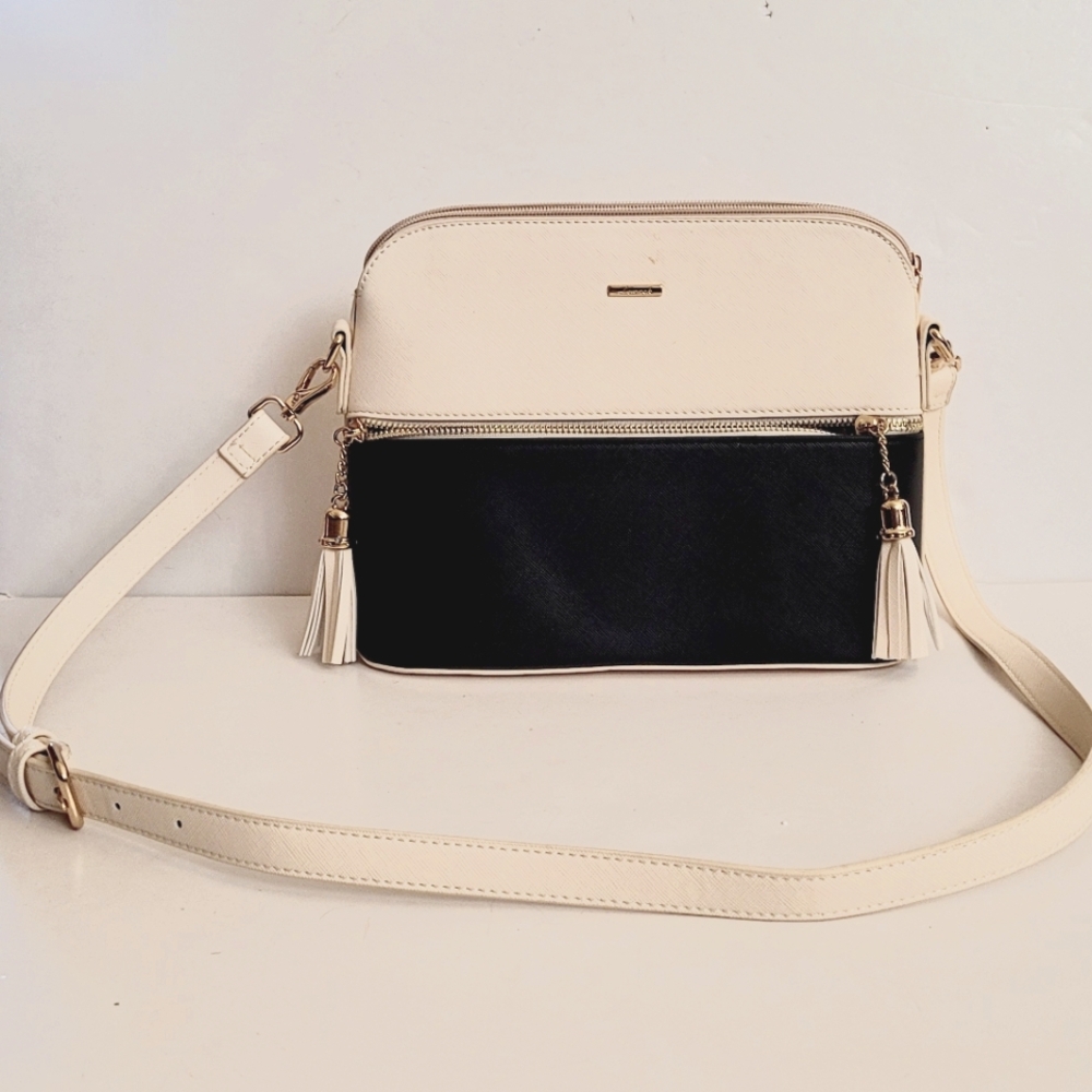 NWOT Black with ivory bucket purse
